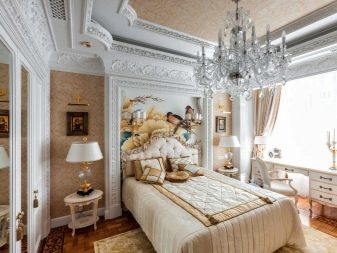 Стелі з гіпсокартону в спальні (54 фото): дизайн навісних дворівневих стель з підсвічуванням, підвісні фігурні красиві гіпсокартонні стелі і інші варіанти
