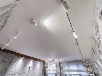 Стелі з гіпсокартону в спальні (54 фото): дизайн навісних дворівневих стель з підсвічуванням, підвісні фігурні красиві гіпсокартонні стелі і інші варіанти
