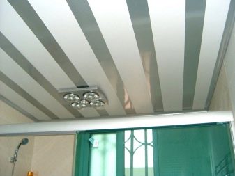 Стеля у ванній з пластикових панелей (78 фото): варіанти стельових панелей з ПВХ, ідеї оформлення панельного стелі у ванній кімнаті