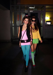 Стиль 90-х років в одязі (61 фото): жіноча мода 90-х, образи жінки для вечірки в стилі епохи