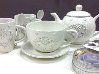 Стилі посуду: посуд в стилі лофт і кантрі, у скандинавському і модерн, російською та японською стилях. Інші варіанти