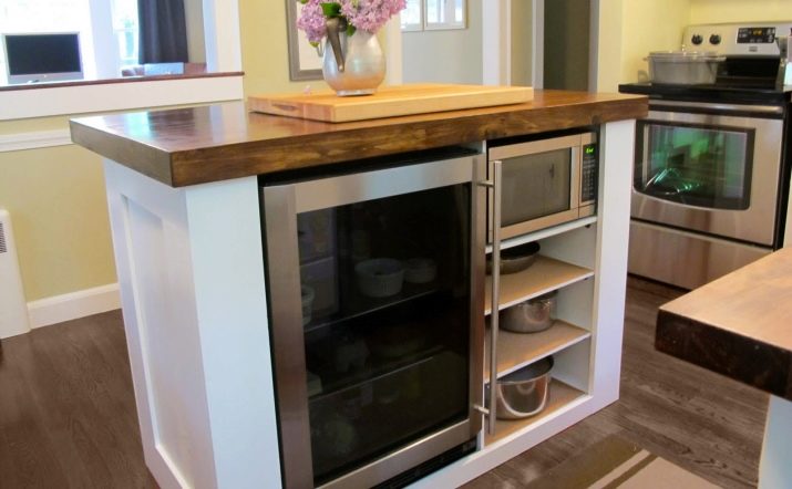 Столи-тумби для кухні (50 фото): кухонні моделі з висувними ящиками і полицями. Як підібрати стіл під раковину для маленької кімнати? Стіл для посуду 800х600х850 мм і інші моделі