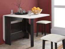 Столи-тумби для кухні (50 фото): кухонні моделі з висувними ящиками і полицями. Як підібрати стіл під раковину для маленької кімнати? Стіл для посуду 800х600х850 мм і інші моделі