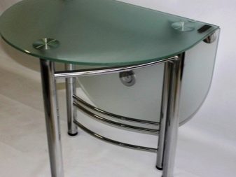 Столи-тумби для кухні (50 фото): кухонні моделі з висувними ящиками і полицями. Як підібрати стіл під раковину для маленької кімнати? Стіл для посуду 800х600х850 мм і інші моделі