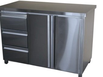 Столи-тумби для кухні (50 фото): кухонні моделі з висувними ящиками і полицями. Як підібрати стіл під раковину для маленької кімнати? Стіл для посуду 800х600х850 мм і інші моделі