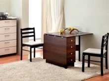 Столи-тумби для кухні (50 фото): кухонні моделі з висувними ящиками і полицями. Як підібрати стіл під раковину для маленької кімнати? Стіл для посуду 800х600х850 мм і інші моделі