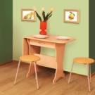 Столи-тумби для кухні (50 фото): кухонні моделі з висувними ящиками і полицями. Як підібрати стіл під раковину для маленької кімнати? Стіл для посуду 800х600х850 мм і інші моделі