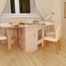 Столи-тумби для кухні (50 фото): кухонні моделі з висувними ящиками і полицями. Як підібрати стіл під раковину для маленької кімнати? Стіл для посуду 800х600х850 мм і інші моделі