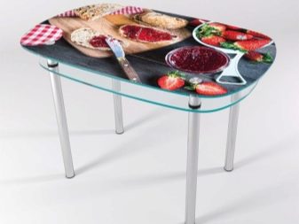 Столи з фотодруком на кухню (58 фото): скляні кухонні столи і розсувні овальні моделі з малюнком в інтер’єрі