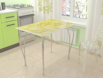 Столи з фотодруком на кухню (58 фото): скляні кухонні столи і розсувні овальні моделі з малюнком в інтер’єрі