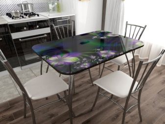 Столи з фотодруком на кухню (58 фото): скляні кухонні столи і розсувні овальні моделі з малюнком в інтер’єрі