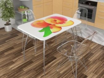 Столи з фотодруком на кухню (58 фото): скляні кухонні столи і розсувні овальні моделі з малюнком в інтер’єрі