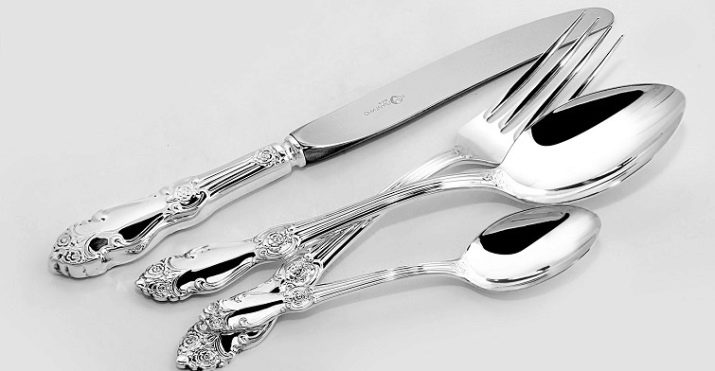 Столові прилади (43 фото): хороші елітні набори, гарні іменні варіанти з дерев’яними ручками, незвичайні золоті набори на 6 персон