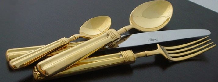 Столові прилади (43 фото): хороші елітні набори, гарні іменні варіанти з дерев’яними ручками, незвичайні золоті набори на 6 персон