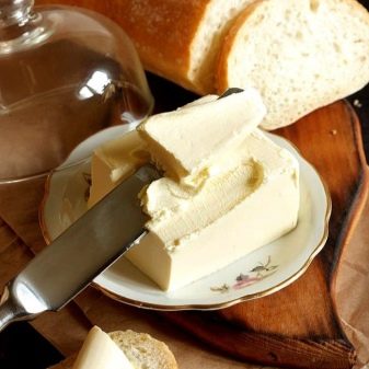 Столові прилади (43 фото): хороші елітні набори, гарні іменні варіанти з дерев’яними ручками, незвичайні золоті набори на 6 персон