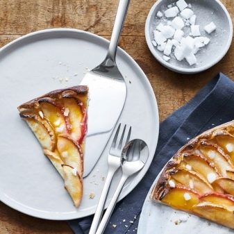 Столові прилади (43 фото): хороші елітні набори, гарні іменні варіанти з дерев’яними ручками, незвичайні золоті набори на 6 персон