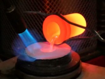 Столове срібло: проби радянських антикварних та зарубіжних срібних приладів, старовинне і сучасне срібло