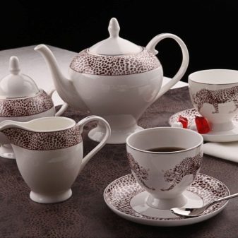 Столовий сервіз (33 фото): обідній, чайний сервіз та інші види. Елітна красива біла посуд з порцеляни і набори для посудомийної машини