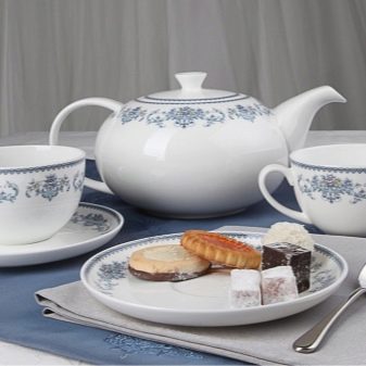 Столовий сервіз (33 фото): обідній, чайний сервіз та інші види. Елітна красива біла посуд з порцеляни і набори для посудомийної машини