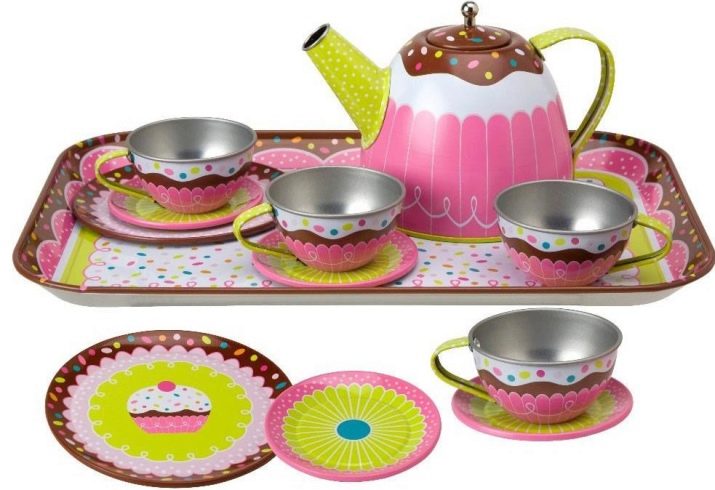 Столовий сервіз (33 фото): обідній, чайний сервіз та інші види. Елітна красива біла посуд з порцеляни і набори для посудомийної машини