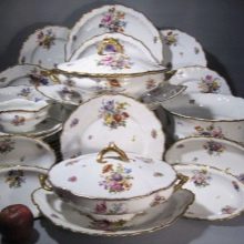 Столовий сервіз (33 фото): обідній, чайний сервіз та інші види. Елітна красива біла посуд з порцеляни і набори для посудомийної машини