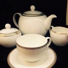 Столовий сервіз (33 фото): обідній, чайний сервіз та інші види. Елітна красива біла посуд з порцеляни і набори для посудомийної машини