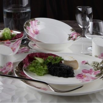 Столовий сервіз (33 фото): обідній, чайний сервіз та інші види. Елітна красива біла посуд з порцеляни і набори для посудомийної машини