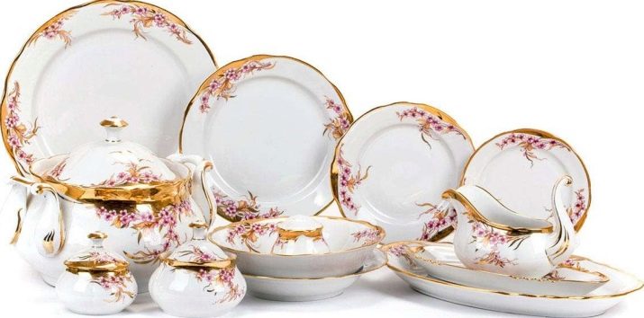 Столовий сервіз на 12 персон: огляд обідніх наборів посуду виробництва Чехії, Німеччини та інших. Особливості чайних наборів з фарфору
