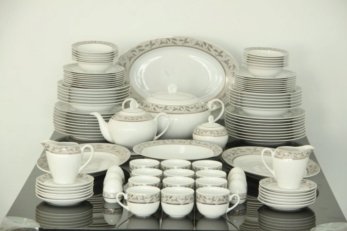 Столовий сервіз на 12 персон: огляд обідніх наборів посуду виробництва Чехії, Німеччини та інших. Особливості чайних наборів з фарфору