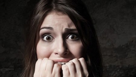 Страхи і фобії: чим вони відрізняються один від одного? Різниця їх лікування з допомогою психології і медитації. Чи можна від них позбутися самостійно?