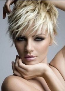 Стрижка «аврора» на коротке волосся (36 фото): особливості жіночої зачіски. Йде вона дівчат з кучерявими волоссям?