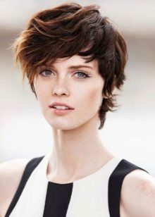Стрижка «аврора» на коротке волосся (36 фото): особливості жіночої зачіски. Йде вона дівчат з кучерявими волоссям?