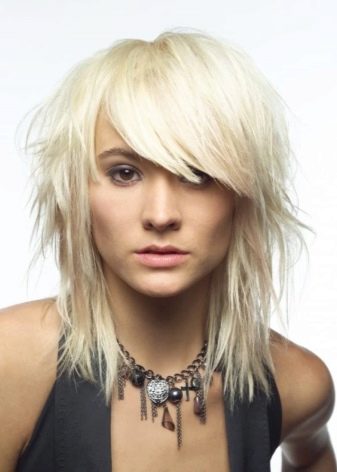 Стрижка «аврора» на коротке волосся (36 фото): особливості жіночої зачіски. Йде вона дівчат з кучерявими волоссям?