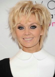 Стрижка «аврора» на коротке волосся (36 фото): особливості жіночої зачіски. Йде вона дівчат з кучерявими волоссям?