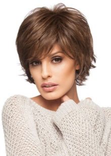 Стрижка «аврора» на коротке волосся (36 фото): особливості жіночої зачіски. Йде вона дівчат з кучерявими волоссям?