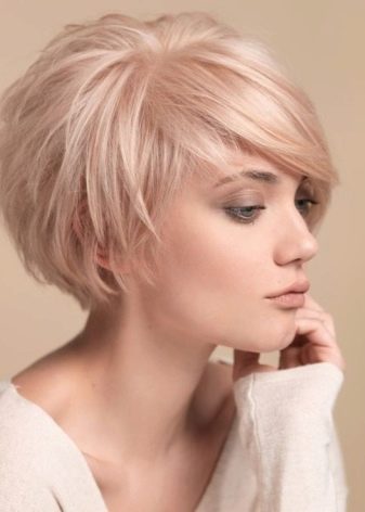 Стрижка «аврора» на коротке волосся (36 фото): особливості жіночої зачіски. Йде вона дівчат з кучерявими волоссям?