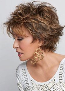 Стрижка «аврора» на коротке волосся (36 фото): особливості жіночої зачіски. Йде вона дівчат з кучерявими волоссям?