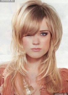 Стрижка «аврора» на коротке волосся (36 фото): особливості жіночої зачіски. Йде вона дівчат з кучерявими волоссям?