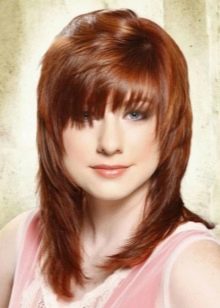 Стрижка “аврора” на середні волосся (45 фото): особливості жіночої зачіски, варіанти для кучерявих і прямих волосся середньої довжини