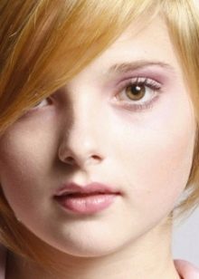 Стрижка боб з чубчиком на середні волосся (фото 52): зачіска з косою чубчиком 2020, багатошарові і подовжені стрижки, особливості інших видів