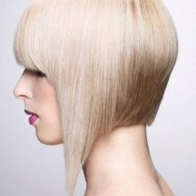 Стрижка боб з чубчиком на середні волосся (фото 52): зачіска з косою чубчиком 2020, багатошарові і подовжені стрижки, особливості інших видів