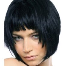 Стрижка боб з чубчиком на середні волосся (фото 52): зачіска з косою чубчиком 2020, багатошарові і подовжені стрижки, особливості інших видів