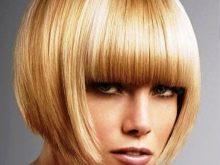 Стрижка боб з чубчиком на середні волосся (фото 52): зачіска з косою чубчиком 2020, багатошарові і подовжені стрижки, особливості інших видів