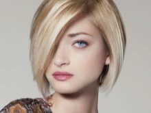 Стрижка боб з чубчиком на середні волосся (фото 52): зачіска з косою чубчиком 2020, багатошарові і подовжені стрижки, особливості інших видів