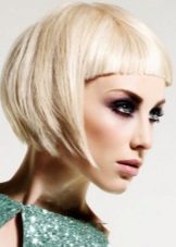 Стрижка боб з чубчиком на середні волосся (фото 52): зачіска з косою чубчиком 2020, багатошарові і подовжені стрижки, особливості інших видів