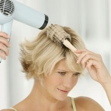 Стрижка боб з чубчиком на середні волосся (фото 52): зачіска з косою чубчиком 2020, багатошарові і подовжені стрижки, особливості інших видів