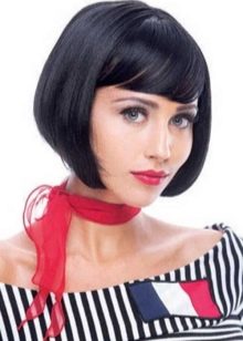 Стрижка боб з чубчиком на середні волосся (фото 52): зачіска з косою чубчиком 2020, багатошарові і подовжені стрижки, особливості інших видів