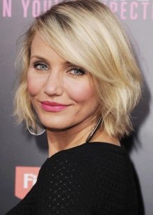 Стрижка боб з чубчиком на середні волосся (фото 52): зачіска з косою чубчиком 2020, багатошарові і подовжені стрижки, особливості інших видів