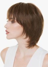 Стрижка дебют з чубчиком на середні і короткі волосся (28 фото): особливості створення зачісок, тонкощі укладання