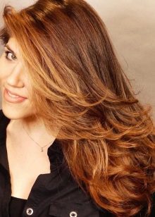 Стрижка драбинка на довге волосся (фото 52): жіноча зачіска на дуже довге волосся, драбинка по всій голові на прямі і хвилясті волосся, вид ззаду і спереду